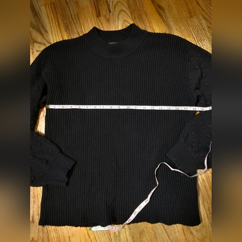 Vince Camuto Black Crewneck Women's Sweater With Dot Detail On The Sleeve Size M - Picture 7 of 8